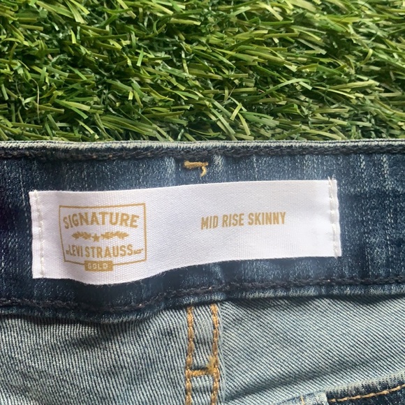 Signature by Levi Strauss & Co. Gold Label Women's Modern Skinny Jeans - Picture 10 of 15